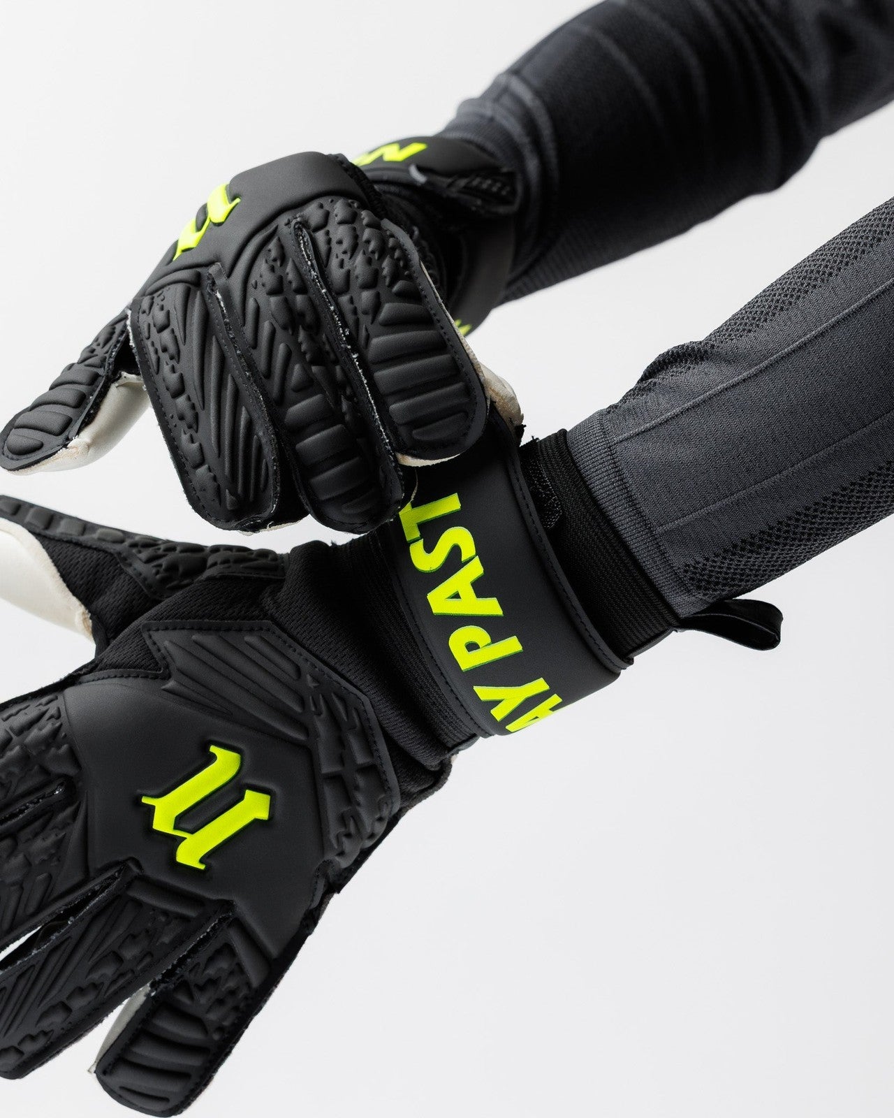 Classic Junior Goalkeeper Gloves