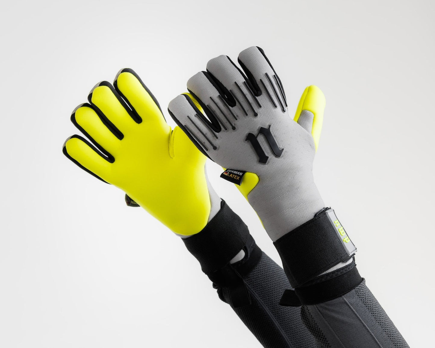 Junior Grey Bolt Elite goalkeeper gloves